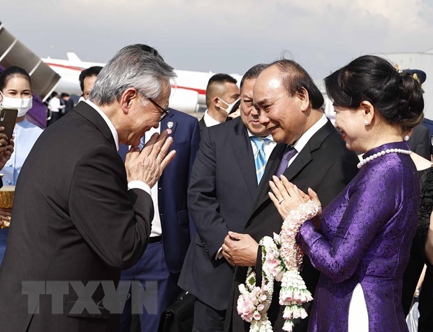 Le president termine la visite en Thailande et la participation a la Semaine du Sommet de l'APEC hinh anh 1
