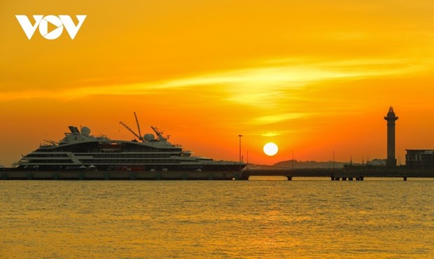 La Baie d’Ha Long figure parmi les quatre plus beaux lieux au monde pour admirer le lever de soleil hinh anh 1