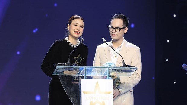 Prix Cong hien 2023 : Hoang Thuy Linh reine de la soiree hinh anh 2
