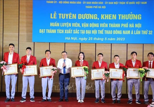 Hanoi honore les sportifs et entraineurs exemplaires aux SEA Games 32 hinh anh 2