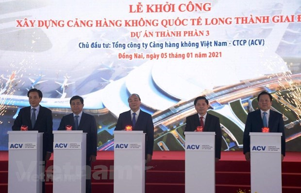 L'aeroport de Long Thanh contribuera a la croissance du PIB de 3-5%, selon le PM hinh anh 1