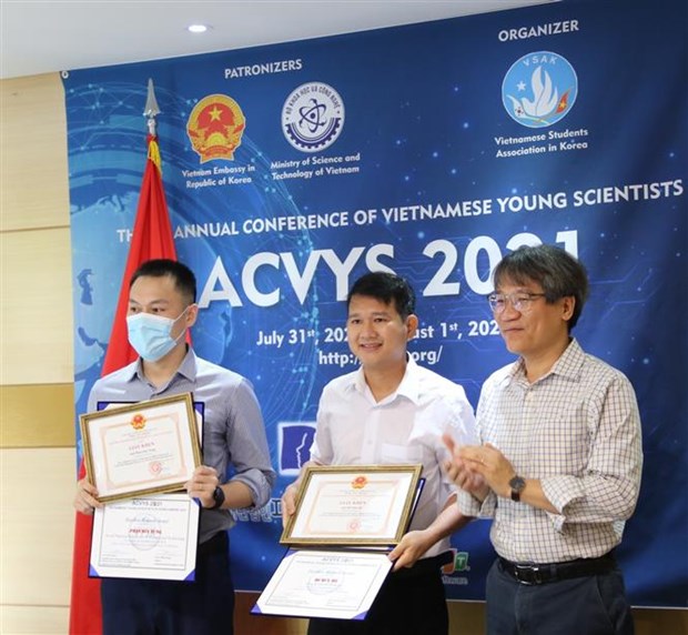 Des etudiants vietnamiens en R. de Coree promeuvent la recherche scientifique hinh anh 1