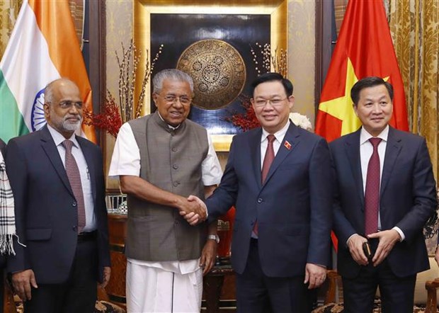 Le president de l’AN Vuong Dinh Hue recoit le gouverneur de l'Etat indien de Kerala hinh anh 1