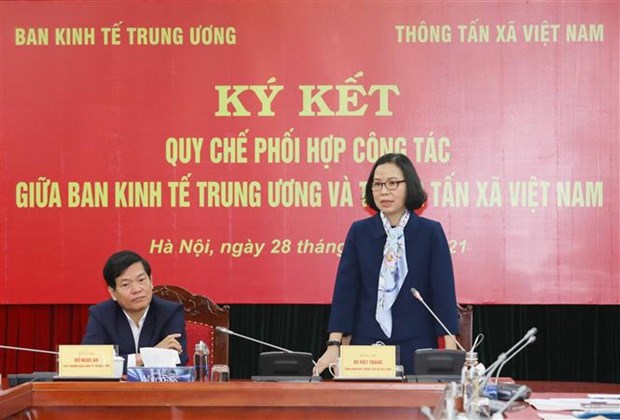 Cooperation resserree entre la Commission economique centrale du Parti et la VNA hinh anh 2