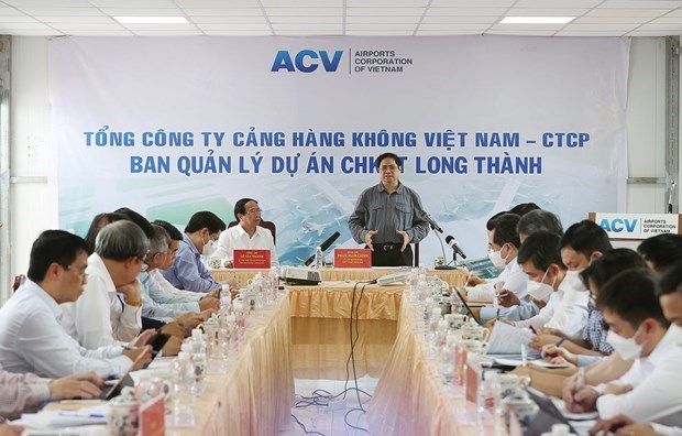 Le Premier ministre inspecte le chantier de l'aeroport de Long Thanh hinh anh 1
