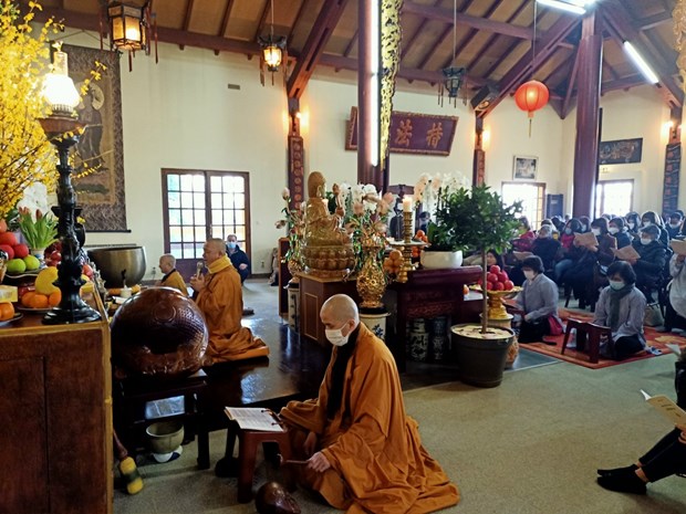 Prieres pour la serenite au monastere zen de Truc Lam en France hinh anh 2
