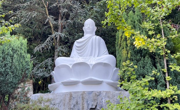 Prieres pour la serenite au monastere zen de Truc Lam en France hinh anh 3