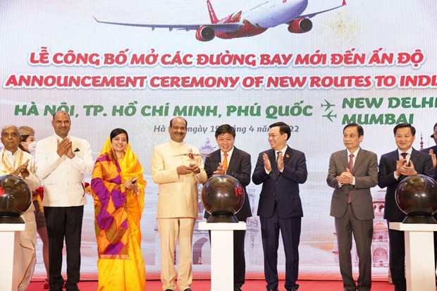 Des dirigeants vietnamien et indien assistent a l'ouverture de nouvelle lignes aeriennes de Vietjet hinh anh 2