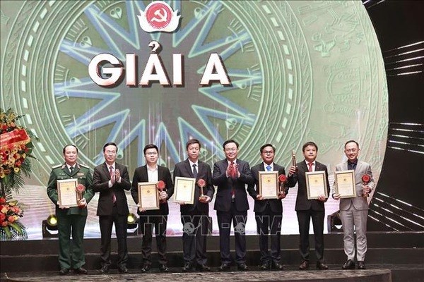 La ceremonie de remise des Prix nationaux de la presse sur l’edification du Parti hinh anh 1
