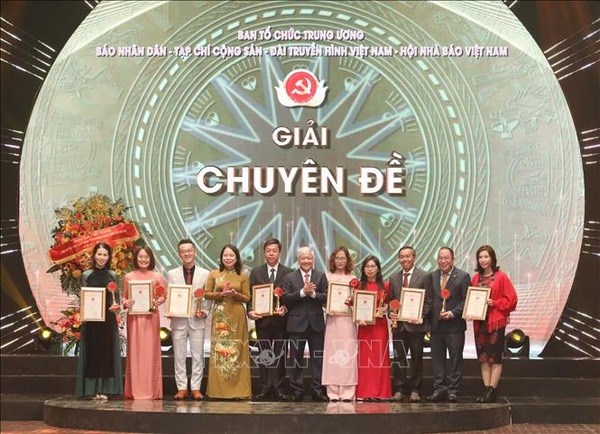 La ceremonie de remise des Prix nationaux de la presse sur l’edification du Parti hinh anh 4