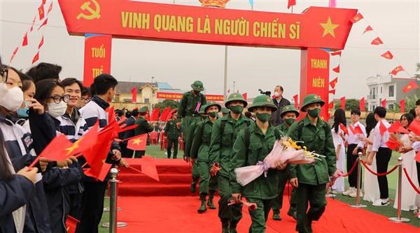 Des jeunes de Hanoi et d'autres localites heureux de faire leur service militaire hinh anh 2