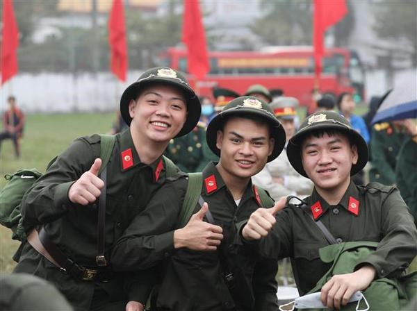 Des jeunes de Hanoi et d'autres localites heureux de faire leur service militaire hinh anh 1