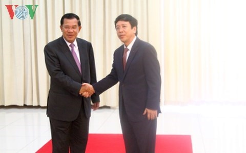 Le Premier ministre cambodgien recoit le directeur general de la VOV hinh anh 1