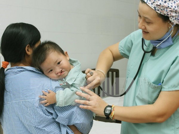 Operation Smile rend le sourire a plus des 200 enfants a Quang Ngai hinh anh 1