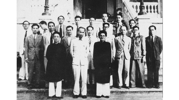 Une collection de 79 signatures du President Ho Chi Minh en images hinh anh 1