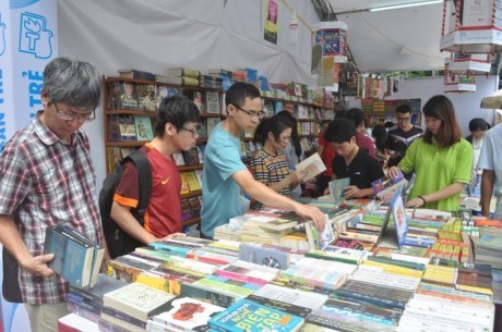 Ouverture de la 5e Foire-expo internationale du livre du Vietnam a Hanoi hinh anh 1