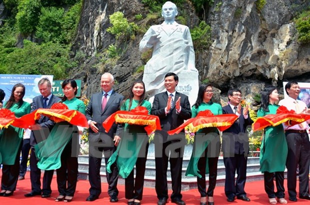 Quang Ninh : inauguration d’un buste de Guerman Titov hinh anh 1