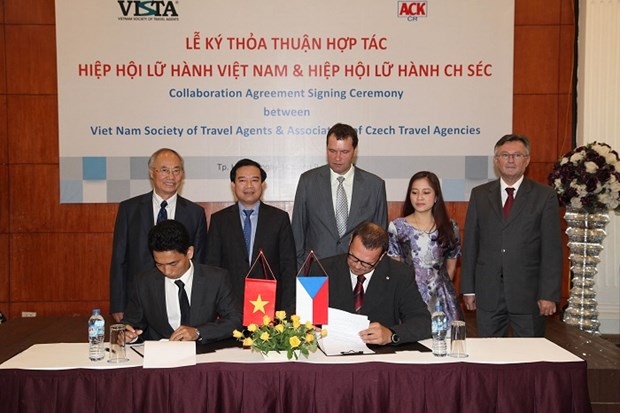 Cooperation entre les associations de voyagistes du Vietnam et de la R. tcheque hinh anh 1