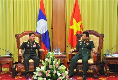 Vietnam et Laos renforcent leur cooperation militaire hinh anh 1