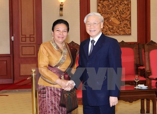 Le chef du PCV Nguyen Phu Trong recoit une delegation laotienne hinh anh 1