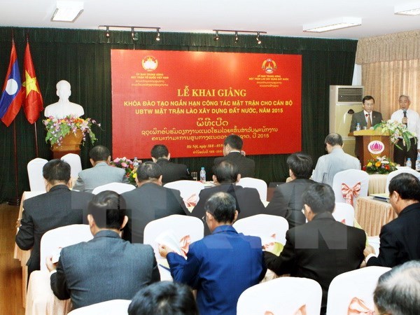Vietnam et Laos resserrent leur cooperation dans la formation des cadres dirigeants hinh anh 1