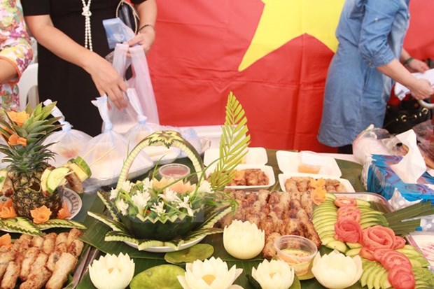 Le Vietnam participe a la Foire caritative internationale au Laos hinh anh 1