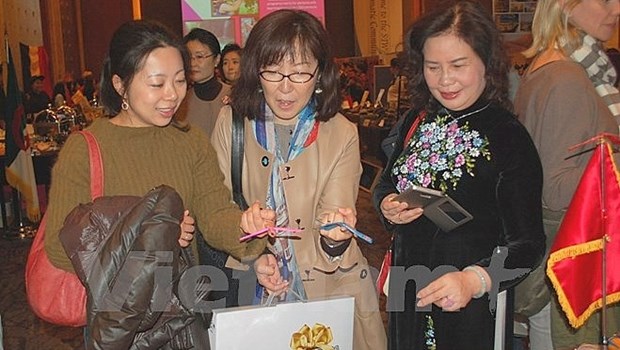 Le Vietnam a la Foire caritative Bazaar en Republique de Coree hinh anh 1