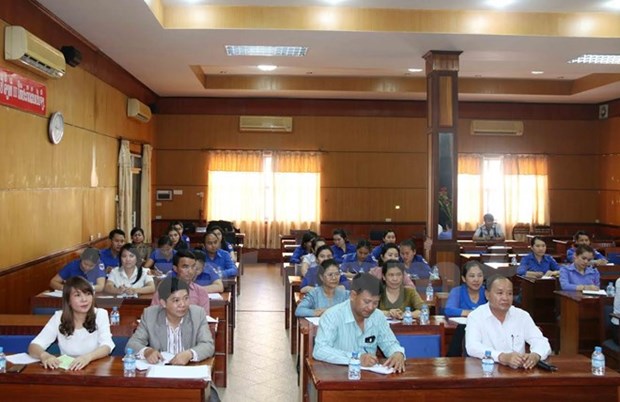 Une classe de langue vietnamienne pour des cadres et fonctionnaires laotiens hinh anh 1