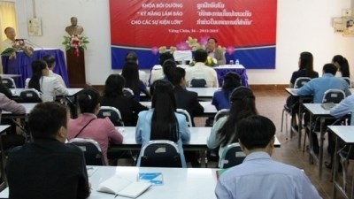 Le Vietnam aide le Laos dans la formation de journalistes hinh anh 1