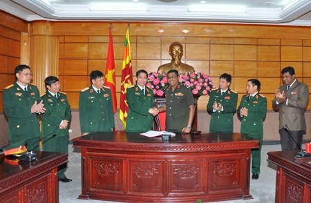 Defense: le Sri Lanka est pret a accorder des bourses a des etudiants vietnamiens hinh anh 1