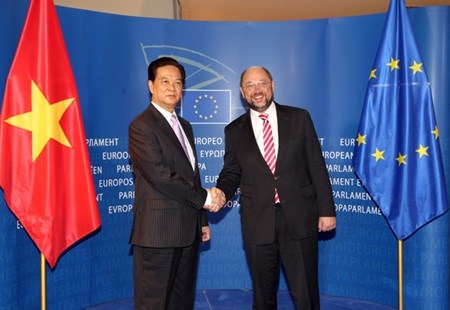 Rencontres entre Nguyen Tan Dung et des dirigeants de l'UE hinh anh 2