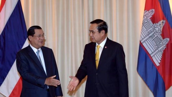Les PM cambodgien et thailandais s'entretiennent hinh anh 1