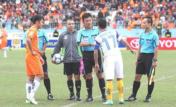 Des arbitres vietnamiens choisis pour l'AFC Cup hinh anh 1