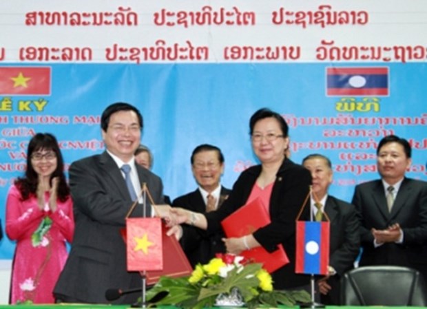 Preparation de l'application du nouvel accord de commerce Vietnam-Laos hinh anh 1