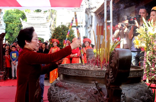 La vice-presidente Nguyen Thi Doan a la fete du temple des deux sœurs Trung hinh anh 1
