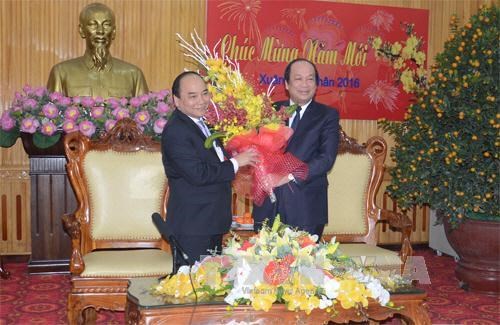 Le vice-Premier ministre Nguyen Xuan Phuc formule des vœux du Tet a Ha Nam hinh anh 1