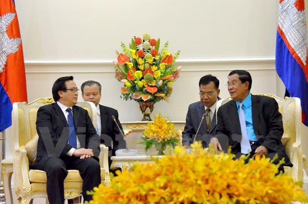 Des dirigeants cambodgiens recoivent Hoang Binh Quan, envoye special du leader du PCV hinh anh 1