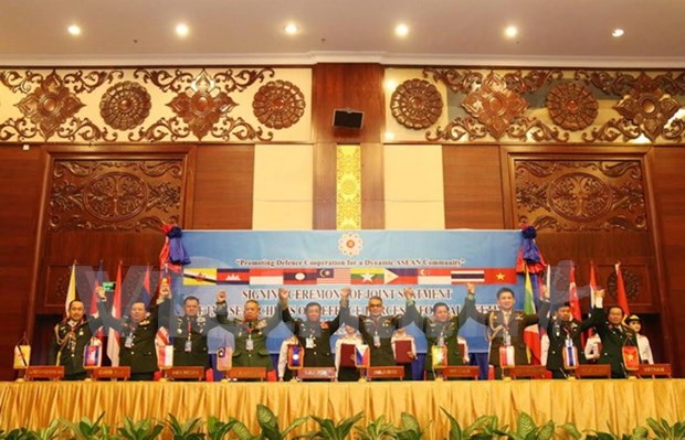 Les chefs des delegations de la defense de l’ASEAN soulignent la paix en Mer Orientale hinh anh 1