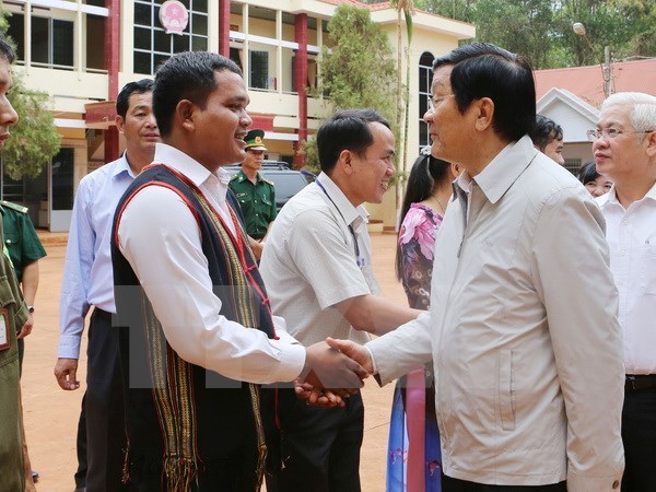 Le president se rend dans la region frontaliere de Loc Ninh hinh anh 1