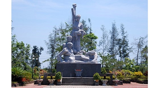 Hausse du nombre de touristes au memorial de Son My hinh anh 1