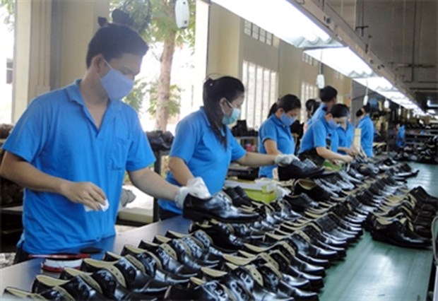 La CE evalue la regularite de taxes antidumping sur certaines chaussures vietnamiennes hinh anh 1