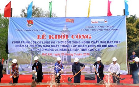 Mise en chantier de la tour du drapeau Lung Po hinh anh 1