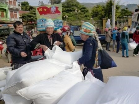 Plus de 1.544 tonnes de riz pour les provinces de Dien Bien et Lang Son hinh anh 1
