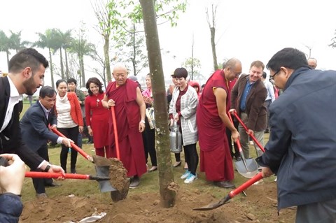 Une ceremonie de plantation d’arbres pour un Hanoi plus vert et plus propre hinh anh 2