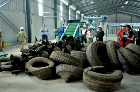 Une usine de briques de caoutchouc de pneus d’automobiles voit le jour au Vietnam hinh anh 1