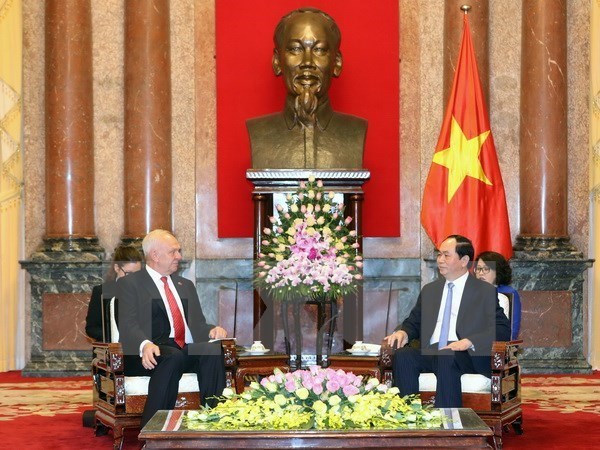 Le president Tran Dai Quang recoit les ambassadeurs de Russie et du Japon hinh anh 1