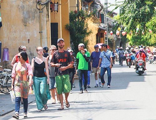 Bond du nombre de touristes etrangers au Vietnam entre janvier et avril hinh anh 1