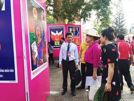Elections 2016 : exposition d’affiches et activites de communication hinh anh 1