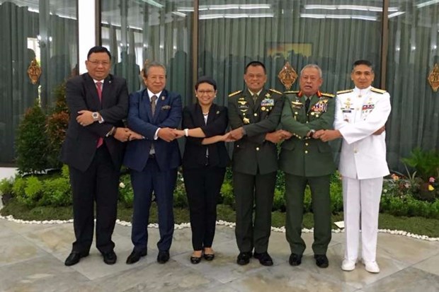 Indonesie, Philippines et Malaisie vont organiser des patrouilles maritimes communes hinh anh 1