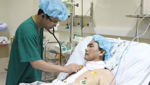 L'hopital Viet-Duc reussit deux transplantations cardiaque et hepatique hinh anh 1